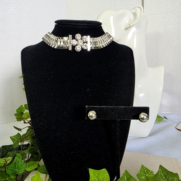 Glam Silver with Rhinstone Flower Choker Necklace with Earrings Set - Picture 1 of 10